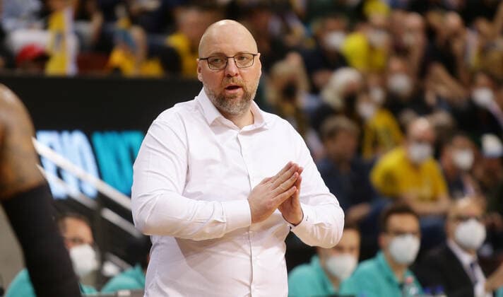 Ludwigsburg , Basketball Champions League Quarterfinal Game 2 , MHP Riesen Ludwigsburg vs U BT Cluj Napoca , Coach Mihai Silvasan Cluj