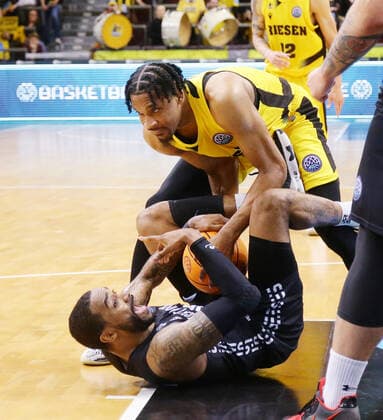 Ludwigsburg , Basketball Champions League Quarterfinal Game 2 , MHP Riesen Ludwigsburg vs U BT Cluj Napoca , from top Justin Simon Riesen Patrick Richard Cluj