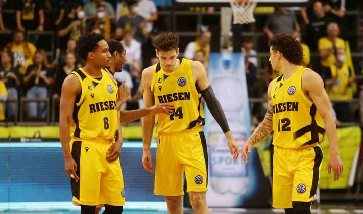 Ludwigsburg , Basketball Champions League Quarterfinal Game 2 , MHP Riesen Ludwigsburg vs U BT Cluj Napoca , from left James Woodard Ethan Happ Jonah Radebaugh Riesen