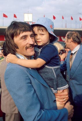 ***FILE PHOTO***Czechoslovak soccer player Antonin Panenka celebrates EURO 1976 victory with his daughter after arrival from Yugoslavia on June 21, 1976 at the airport in Prague, Czechoslovakia. (CTKxPhoto PavelxKhol) CTKPhotoFO01014669 