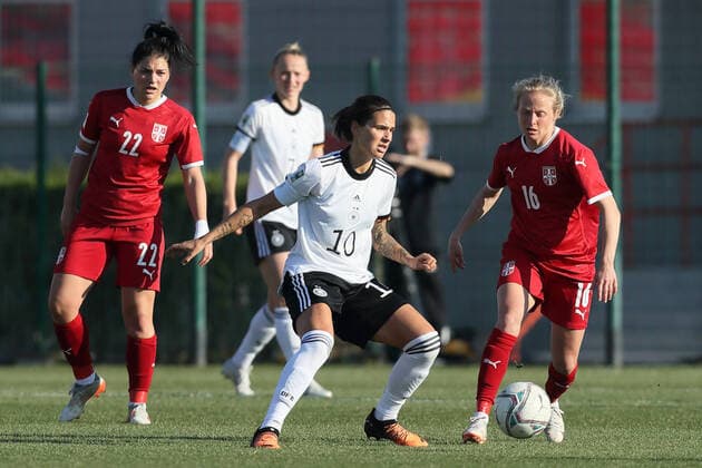 DZSENIFER MAROZSAN Dzenifer Marosan fudbalerka reprezentacije Nemacke na utakmici kvalifkacija za Svetsko prvenstvo protiv SARA PAVLOVIC iz Srbije u sportskom centru FSS, Stara Pazova 12.04.2022. godine MarkoxMetlas 