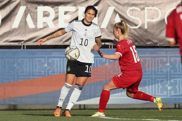 DZSENIFER MAROZSAN Dzenifer Marosan fudbalerka reprezentacije Nemacke na utakmici kvalifkacija za Svetsko prvenstvo protiv ZIVANA STUPAR iz Srbije u sportskom centru FSS, Stara Pazova 12.04.2022. godine MarkoxMetlas 