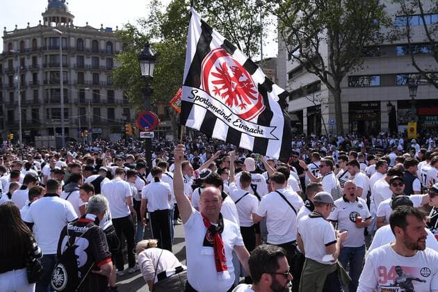Football, EL, FC Barcelona - Eintracht Frankfurt, fans in the city centre