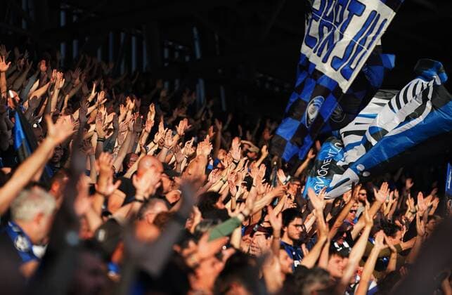 Fußball, EL, Atalanta Bergamo - RB Leipzig Photo Spada LaPresse April 14 , 2022 - Bergamo ,Italy Soccer Atalanta vs Lipsia - Europa League 2021 2022 Quarter Finals- Gewiss Stadium In the photo: atalanta fans  Copyright: xSpada LaPressex