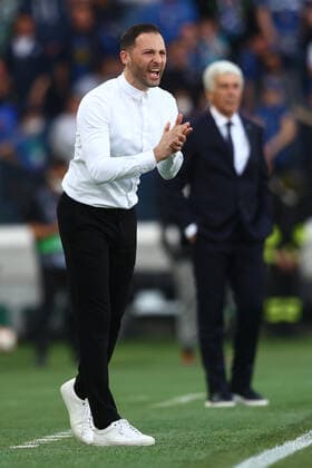 Fußball, EL, Atalanta Bergamo - RB Leipzig April 14, 2022, BERGAMO, Italia: Leipzig s coach Domenico Tedesco gestures during UEFA Europa League round of 8 second leg soccer match between Atalanta BC vs Leipzig at the Bergamo Stadium in Bergamo, Italy, 14 April 2022..ANSA PAOLO MAGNI. Soccer: Europa League; Atalanta BC vs Leipzig  - ZUMAa110 20220414_zaf_a110_042 Copyright: xPaoloxMagnix