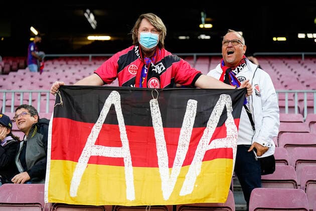 14 04 2022, xslx, football UEFA Europa League, FC Barcelona Eintracht Frankfurt emspor, v l fans Eintracht Frankfurt at Camp Nou stadium DFL DFB REGULATES PROHIBIT ANY USE OF PHOTOGRAPHS as IMAGE SEQUENCES and or QUASI VIDEO Barcelona