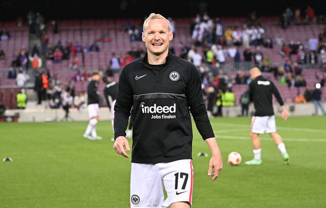 14 04 2022, xjhx, football UEFA Europa League, FC Barcelona Eintracht Frankfurt emspor, v l Sebastian Rode Eintracht Frankfurt Warmup DFL DFB REGULATES PROHIBIT ANY USE OF PHOTOGRAPHS as IMAGE SEQUENCES and or QUASI VIDEO Barcelona