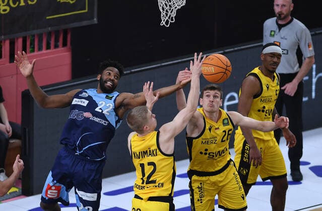 Basketball 2 Bundesliga 2021 2022 playoff quarterfinals 1 game at Paul Horn Arena Tigers Tuebingen Eisbaeren Bremerhaven 14 04 2022 Armani Moore purl, Eisbaeren Bremerhaven vs Aatu Kivimaeki center, Tigers and Till Joenke purl, Tigers