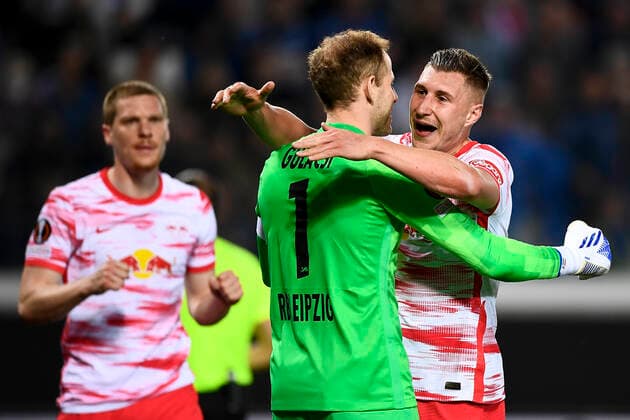 Atalanta BC v RB Leipzig - UEFA Europa League Peter Gulacsi of RB Leipzig and Peter Gulacsi of RB Leipzig celebrate the victory at the end of the UEFA Europa League quarter final second leg football match between Atalanta BC and RB Leipzig. Bergamo Italy Copyright: xNicolòxCampox