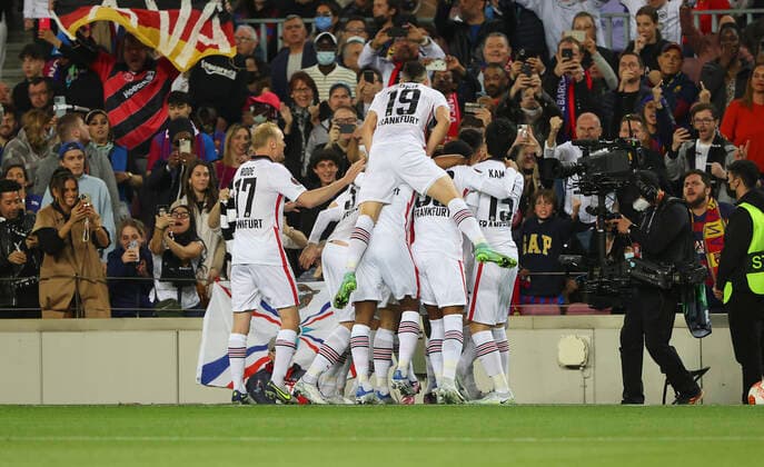 14 04 2022, Football UEFA Europa League, FC Barcelona Eintracht Frankfurt, emonline, emspor, v l , Goal celebration to 0 1 by Filip Kostic Eintracht Frankfurt , Goal celebration, celebrate the goal DFL DFB REGULATES PROHIBIT ANY USE OF PHOTOGRAPHS AS IMAGE SEQUENCES AND OR QUASI VIDEO xdcx Copyright: HMBxMedia
