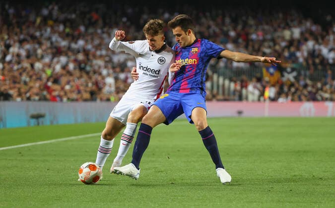 14 04 2022, Football UEFA Europa League, FC Barcelona Eintracht Frankfurt, emonline, emspor, v l , Jesper Lindström Eintracht Frankfurt , Eric Garcia FC Barcelona DFL DFB REGULATES PROHIBIT ANY USE OF PHOTOGRAPHS AS IMAGE SEQUENCES AND OR QUASI VIDEO xdcx Copyright: HMBxMedia