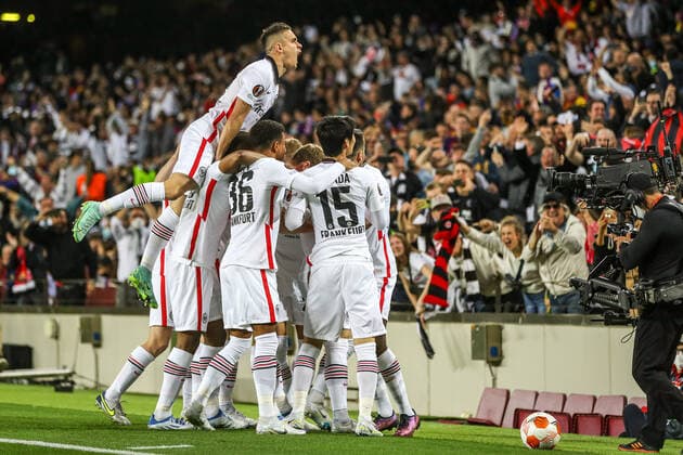 Goal, goal celebration, to 0 1 by Filip Kostic Eintracht Frankfurt, 10 , ESP, FC Barcelona vs Eintracht Frankfurt, Europa League quarterfinals, season 2021 2022, 14 04 2022, DFB DFL regulations prohibit any use of photographs as image sequences and or quasi video , ESP, FC Barcelona vs Eintracht Frankfurt, Europa League quarterfinals, season 2021 2022, 14 04 2022 Barcelona Copyright: xEibner-Pressefoto BoiaxGabrielx EP_EEP