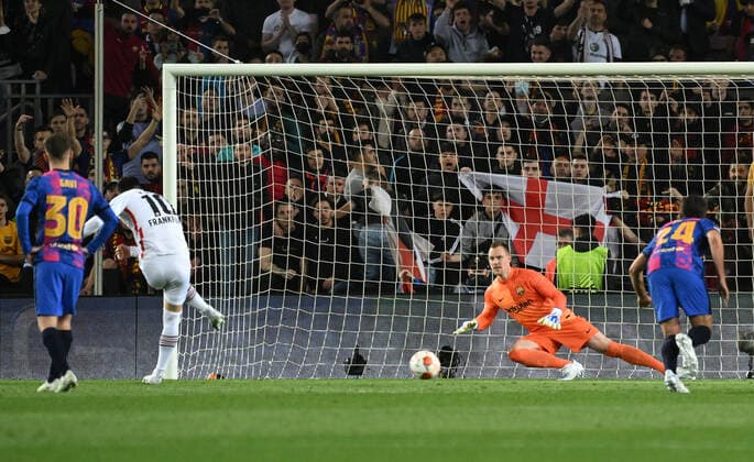 14 04 2022, xjhx, football UEFA Europa League, FC Barcelona Eintracht Frankfurt emspor, v l Filip Kostic Eintracht Frankfurt scores the Goal 0 1 Marc Andre ter Stegen FC Barcelona penalty DFL DFB REGULATIONS PROHIBIT ANY USE OF PHOTOGRAPHS AS IMAGE SEQUENCES AND OR QUASI VIDEO Barcelona
