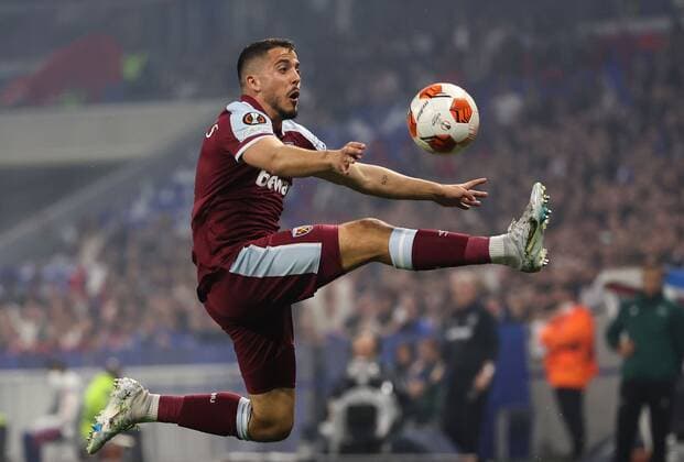 Mandatory Credit: Photo by Simon Dael Shutterstock (12893327am) Pablo Fornals of West Ham United Olympique Lyonnais v West Ham United, UEFA Europa League, Quarter Final, Second Leg, Football, Groupama Stadium, Lyon, France - 14 Apr 2022 EDITORIAL USE ONLY No use with unauthorised audio, video, data, fixture lists, club league logos or live services. Online in-match use limited to 120 images, no video emulation. No use in betting, games or single club league player publications. Olympique Lyonnais v West Ham United, UEFA Europa League, Quarter Final, Second Leg, Football, Groupama Stadium, Lyon, France - 14 Apr 2022 EDITORIAL USE ONLY No use with unauthorised audio, video, data, fixture lists, club league logos or live services. Online in-match use limited to 120 images, no video emulation. No use in betting, games or single club league player publications. Copyright: xSimonxDael Shutterstockx 12893327am