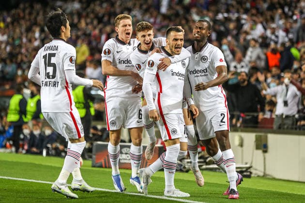 Goal, goal celebration, to 0 1 by Filip Kostic Eintracht Frankfurt, 10 , ESP, FC Barcelona vs Eintracht Frankfurt, Europa League quarterfinals, season 2021 2022, 14 04 2022, DFB DFL regulations prohibit any use of photographs as image sequences and or quasi video , ESP, FC Barcelona vs Eintracht Frankfurt, Europa League quarterfinals, season 2021 2022, 14 04 2022 Barcelona Copyright: xEibner-Pressefoto BoiaxGabrielx EP_EEP