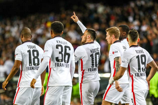 Goal, goal celebration, to 0 1 by Filip Kostic Eintracht Frankfurt, 10 , ESP, FC Barcelona vs Eintracht Frankfurt, Europa League quarterfinals, season 2021 2022, 14 04 2022, DFB DFL regulations prohibit any use of photographs as image sequences and or quasi video , ESP, FC Barcelona vs Eintracht Frankfurt, Europa League quarterfinals, season 2021 2022, 14 04 2022 Barcelona Copyright: xEibner-Pressefoto BoiaxGabrielx EP_EEP
