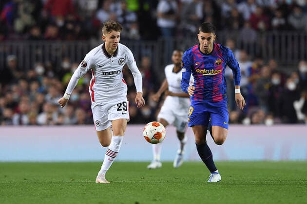 Soccer Europa League quarterfinals FC Barcelona Eintracht Frankfurt on 14 04 2022 at Camp Nou in Barcelona Jesper Lindström Frankfurt , left Ferran Torres Barcelona , right xHDx
