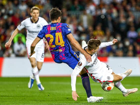 Eric Garcia FC Barcelona, 24 in duel against Jesper Lindström Lindstroem Eintracht Frankfurt, 29 , ESP, FC Barcelona vs Eintracht Frankfurt, Europa League quarterfinals, season 2021 2022, 14 04 2022, DFB DFL regulations prohibit any use of photographs as image sequences and or quasi video , ESP, FC Barcelona vs Eintracht Frankfurt, Europa League quarterfinals, season 2021 2022, 14 04 2022 Barcelona Copyright: xEibner-Pressefoto BoiaxGabrielx EP_EEP