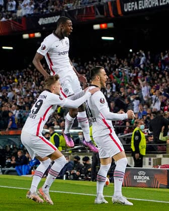 ESP: FC Barcelona, Barca v Eintracht Frankfurt. UEFA Europa League Filia Kostic of Eintracht Frankfurt celebrates his goal with his teammates during the UEFA Europa League match, Quarter Final, Second Leg, between FC Barcelona and Eintracht Frankfurt played at Camp Nou Stadium on April 14, 2022 in Barcelona, Spain. kpng Copyright: xColasxBuerax xPRESSINPHOTOx PS_220414_001