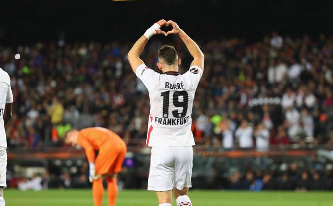 14 04 2022, Football UEFA Europa League, FC Barcelona Eintracht Frankfurt, emonline, emspor, v l , Goal celebration to 0 2 by Rafael Borre Eintracht Frankfurt , Goal celebration, celebrate the goal DFL DFB REGULATES PROHIBIT ANY USE OF PHOTOGRAPHS AS IMAGE SEQUENCES AND OR QUASI VIDEO xdcx Copyright: HMBxMedia