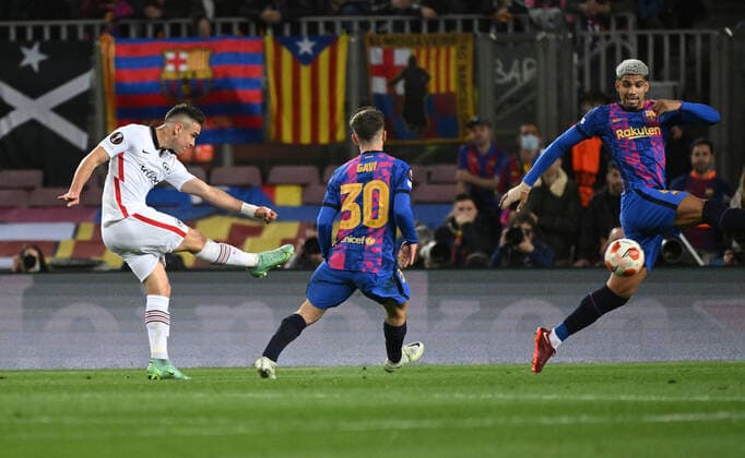 14 04 2022, xjhx, football UEFA Europa League, FC Barcelona Eintracht Frankfurt emspor, v l Rafael Borre, Rafael Santos Borre Maury Eintracht Frankfurt scores the Goal 0 2 DFL DFB REGULATIONS PROHIBIT ANY USE OF PHOTOGRAPHS AS IMAGE SEQUENCES AND OR QUASI VIDEO Barcelona