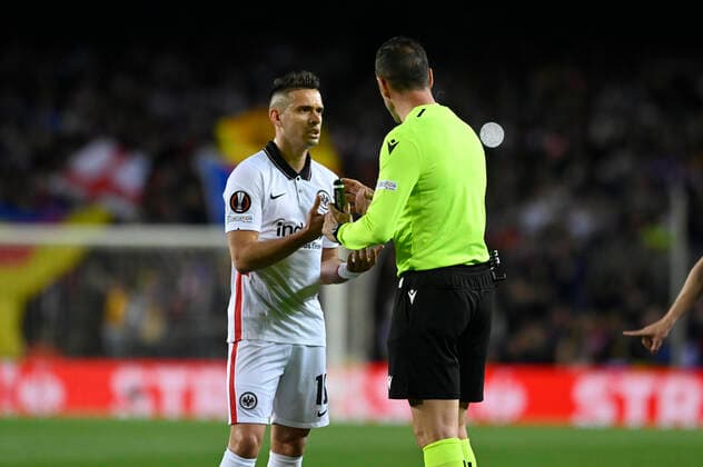 14th April 2022 Camp Nou Barcelona Spain UEFA Europa League Quarter Final FC Barcelona vs Eintracht Frankfurt Rafael Santos Borre Maury Frankfurt goal scorer, talking to the referee Barcelona Barcelona Spain Futbol Copyright: xGerardxFrancox xAgenciaxLOFx