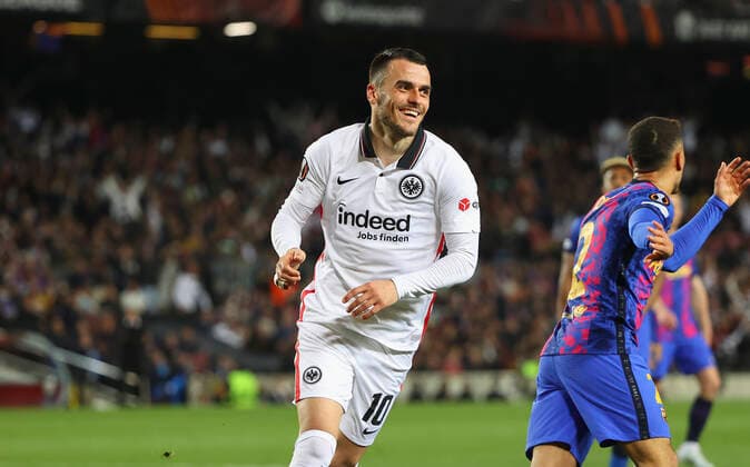 14 04 2022, Football UEFA Europa League, FC Barcelona Eintracht Frankfurt, emonline, emspor, v l , Goal celebration to 0 3 by Filip Kostic Eintracht Frankfurt , Goal celebration, celebrate the goal DFL DFB REGULATES PROHIBIT ANY USE OF PHOTOGRAPHS AS IMAGE SEQUENCES AND OR QUASI VIDEO xdcx Copyright: HMBxMedia