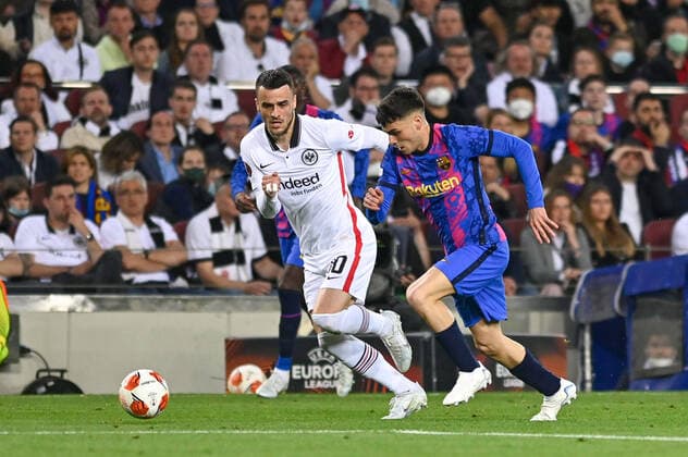 April 14, 2022, Barcelona, Spain: Pedri of FC Barcelona, Barca in action with Filip Kostic of Eintracht Frankfurt during the UEFA Europa League Quarter Final Leg Two match between FC Barcelona and Eintracht Frankfurt at Camp Nou in Barcelona Barcelona Spain - ZUMAd159 20220414_zia_d159_050 Copyright: xGerardxFrancox