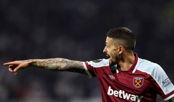 Mandatory Credit: Photo by Simon Dael Shutterstock (12893327cv) Manuel Lanzini of West Ham United Olympique Lyonnais v West Ham United, UEFA Europa League, Quarter Final, Second Leg, Football, Groupama Stadium, Lyon, France - 14 Apr 2022 EDITORIAL USE ONLY No use with unauthorised audio, video, data, fixture lists, club league logos or live services. Online in-match use limited to 120 images, no video emulation. No use in betting, games or single club league player publications. Olympique Lyonnais v West Ham United, UEFA Europa League, Quarter Final, Second Leg, Football, Groupama Stadium, Lyon, France - 14 Apr 2022 EDITORIAL USE ONLY No use with unauthorised audio, video, data, fixture lists, club league logos or live services. Online in-match use limited to 120 images, no video emulation. No use in betting, games or single club league player publications. Copyright: xSimonxDael Shutterstockx 12893327cv