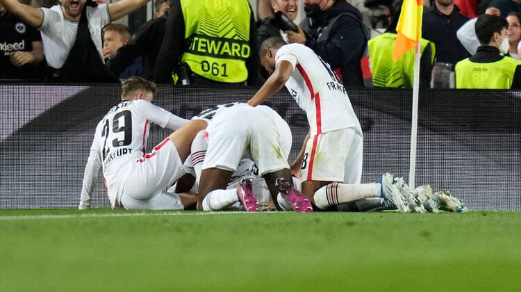 14 04 2022, xslx, football UEFA Europa League, FC Barcelona Eintracht Frankfurt emspor, v l goal cheer after celebrating the goal celebrate 0 3 by Filip Kostic Eintracht Frankfurt DFL DFB REGULATIONS PROHIBIT ANY USE OF PHOTOGRAPHS as IMAGE SEQUENCES and or QUASI VIDEO Barcelona
