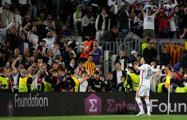 14 04 2022, xslx, football UEFA Europa League, FC Barcelona Eintracht Frankfurt emspor, v l goal cheer after celebrating the goal celebrate 0 3 by Filip Kostic Eintracht Frankfurt DFL DFB REGULATIONS PROHIBIT ANY USE OF PHOTOGRAPHS as IMAGE SEQUENCES and or QUASI VIDEO Barcelona