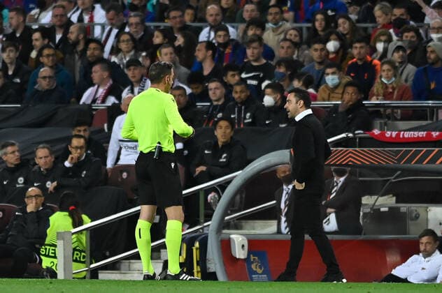 April 14, 2022, Barcelona, Spain: Xavi Hernandez of FC Barcelona, Barca with a referee during the UEFA Europa League Quarter Final Leg Two match between FC Barcelona and Eintracht Frankfurt at Camp Nou in Barcelona Barcelona Spain - ZUMAd159 20220414_zia_d159_074 Copyright: xGerardxFrancox