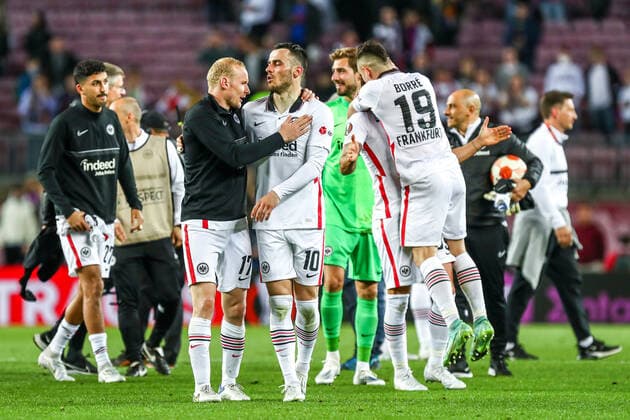 Eintracht Frankfurt players celebrate victory, ESP, FC Barcelona vs Eintracht Frankfurt, Europa League quarter finals, season 2021 2022, 14 04 2022, DFB DFL regulations prohibit any use of photographs as image sequences and or quasi video , ESP, FC Barcelona vs Eintracht Frankfurt, Europa League quarter finals, season 2021 2022, 14 04 2022 Barcelona Copyright: xEibner-Pressefoto BoiaxGabrielx EP_EEP