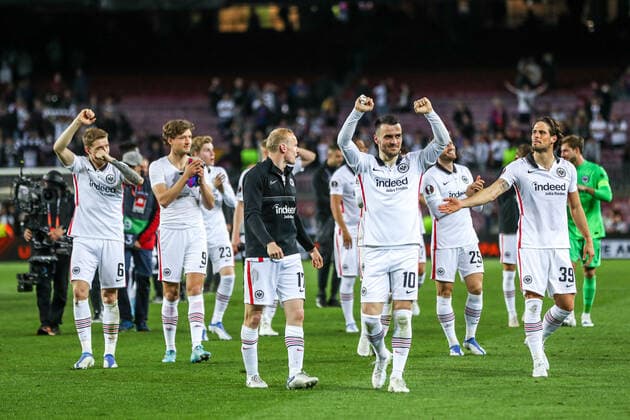 Eintracht Frankfurt players celebrate victory, ESP, FC Barcelona vs Eintracht Frankfurt, Europa League quarterfinals, season 2021 2022, 14 04 2022, DFB DFL regulations prohibit any use of photographs as image sequences and or quasi video , ESP, FC Barcelona vs Eintracht Frankfurt, Europa League quarterfinals, season 2021 2022, 14 04 2022 Barcelona Copyright: xEibner-Pressefoto BoiaxGabrielx EP_EEP