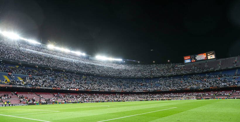 Sport Themen der Woche KW15 Eintracht Frankfurt Fans, ESP, FC Barcelona, Barca vs. Eintracht Frankfurt, Europa League - Viertelfinale, Spielzeit 2021 2022, 14.04.2022, DFB DFL regulations prohibit any use of photographs as image sequences and or quasi-video., ESP, FC Barcelona vs. Eintracht Frankfurt, Europa League - Viertelfinale, Spielzeit 2021 2022, 14.04.2022 Barcelona *** Eintracht Frankfurt fans, ESP, FC Barcelona vs Eintracht Frankfurt, Europa League quarter finals, season 2021 2022, 14 04 2022, DFB DFL regulations prohibit any use of photographs as image sequences and or quasi video , ESP, FC Barcelona vs Eintracht Frankfurt, Europa League quarter finals, season 2021 2022, 14 04 2022 Barcelona Copyright: xEibner-Pressefoto BoiaxGabrielx EP_EEP
