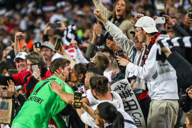 Goalkeeper Kevin Trapp Eintracht Frankfurt, 01 and Izabel Goulart, ESP, FC Barcelona vs Eintracht Frankfurt, Europa League quarterfinals, season 2021 2022, 14 04 2022, DFB DFL regulations prohibit any use of photographs as image sequences and or quasi video , ESP, FC Barcelona vs Eintracht Frankfurt, Europa League quarterfinals, season 2021 2022, 14 04 2022 Barcelona Copyright: xEibner-Pressefoto BoiaxGabrielx EP_EEP