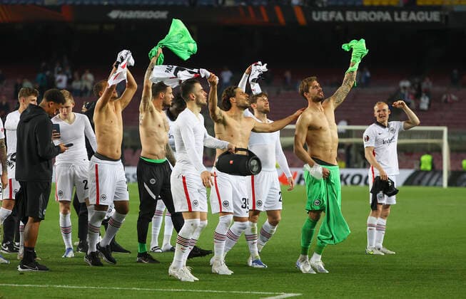 14 04 2022, football UEFA Europa League, FC Barcelona Eintracht Frankfurt, emonline, emspor, v l , Eintracht players celebrate away win DFL DFB REGULATES PROHIBIT ANY USE OF PHOTOGRAPHS AS IMAGE SEQUENCES AND OR QUASI VIDEO xdcx Copyright: HMBxMedia