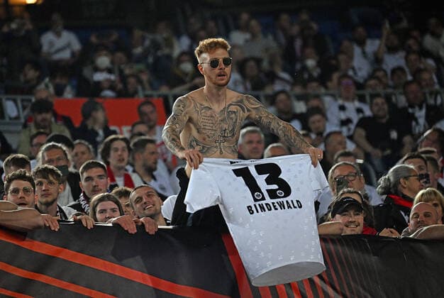 14 04 2022, xjhx, football UEFA Europa League, FC Barcelona Eintracht Frankfurt emspor, v l jubilation joy of victory fans Eintracht Frankfurt, mood, scarves, Bindewald DFL DFB REGULATES PROHIBIT ANY USE OF PHOTOGRAPHS as IMAGE SEQUENCES and or QUASI VIDEO Barcelona