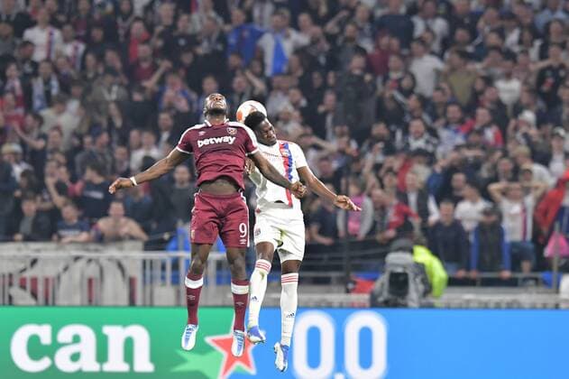 Castello Lukeba (lyon) vs Michail Antonio (west ham) FOOTBALL: Olympique Lyonnais vs West Ham - 1 4 de finale Ligue Europa - 14 04 2022 FredericChambert Panoramic 
