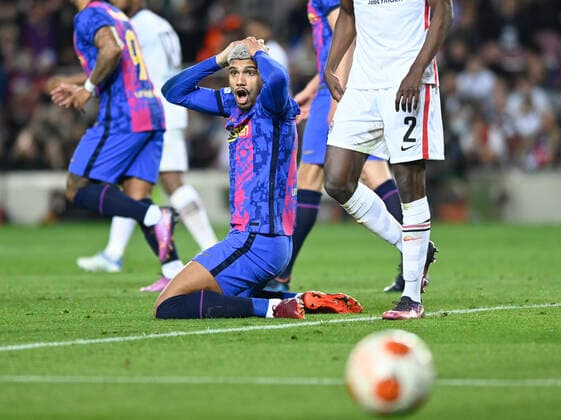 14th April 2022 Camp Nou Barcelona Spain UEFA Europa League Quarter Final FC Barcelona vs Eintracht Frankfurt Ronald Araujo Barcelona with his hands on his head in shock Barcelona Barcelona Barcelona Spain Futbol Copyright: xGerardxFrancox xAgenciaxLOFx