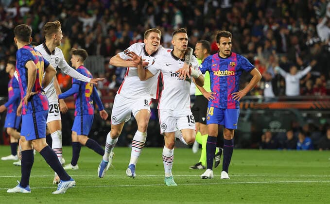 14 04 2022, Football UEFA Europa League, FC Barcelona Eintracht Frankfurt, emonline, emspor, v l , Goal celebration to 0 2 by Rafael Borre Eintracht Frankfurt , Kristijan Jakic Eintracht Frankfurt , Goal celebration, celebrate the goal DFL DFB REGULATIONS PROHIBIT ANY USE OF PHOTOGRAPHS AS IMAGE SEQUENCES AND OR QUASI VIDEO xdcx Copyright: HMBxMedia