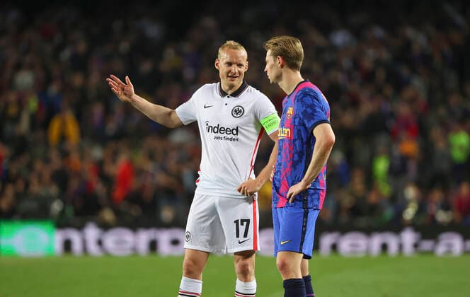 14 04 2022, Football UEFA Europa League, FC Barcelona Eintracht Frankfurt, emonline, emspor, v l , Sebastian Rode Eintracht Frankfurt , Frenkie de Jong FC Barcelona DFL DFB REGULATES PROHIBIT ANY USE OF PHOTOGRAPHS AS IMAGE SEQUENCES AND OR QUASI VIDEO xdcx Copyright: HMBxMedia