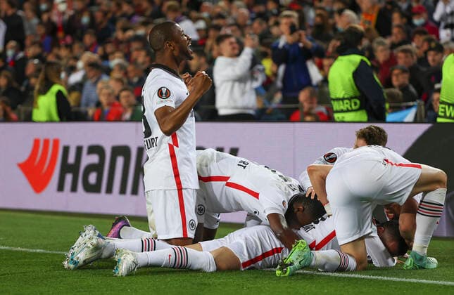 14 04 2022, Football UEFA Europa League, FC Barcelona Eintracht Frankfurt, emonline, emspor, v l , Goal celebration to 0 3 by Filip Kostic Eintracht Frankfurt , Goal celebration, celebrate the goal DFL DFB REGULATES PROHIBIT ANY USE OF PHOTOGRAPHS AS IMAGE SEQUENCES AND OR QUASI VIDEO xdcx Copyright: HMBxMedia