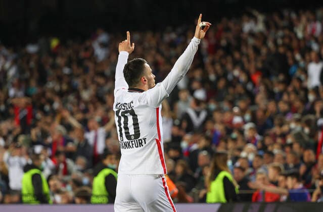 14 04 2022, Football UEFA Europa League, FC Barcelona Eintracht Frankfurt, emonline, emspor, v l , Goal celebration to 0 3 by Filip Kostic Eintracht Frankfurt , Goal celebration, celebrate the goal DFL DFB REGULATES PROHIBIT ANY USE OF PHOTOGRAPHS AS IMAGE SEQUENCES AND OR QUASI VIDEO xdcx Copyright: HMBxMedia
