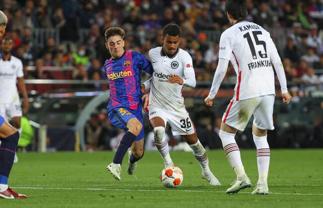 14 04 2022, Football UEFA Europa League, FC Barcelona Eintracht Frankfurt, emonline, emspor, v l , Gavi FC Barcelona , Ansgar Knauff Eintracht Frankfurt DFL DFB REGULATES PROHIBIT ANY USE OF PHOTOGRAPHS AS IMAGE SEQUENCES AND OR QUASI VIDEO xdcx Copyright: HMBxMedia