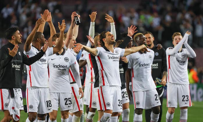 14 04 2022, Football UEFA Europa League, FC Barcelona Eintracht Frankfurt, emonline, emspor, v l , Eintracht players celebrate away win DFL DFB REGULATES PROHIBIT ANY USE OF PHOTOGRAPHS AS IMAGE SEQUENCES AND OR QUASI VIDEO xdcx Copyright: HMBxMedia