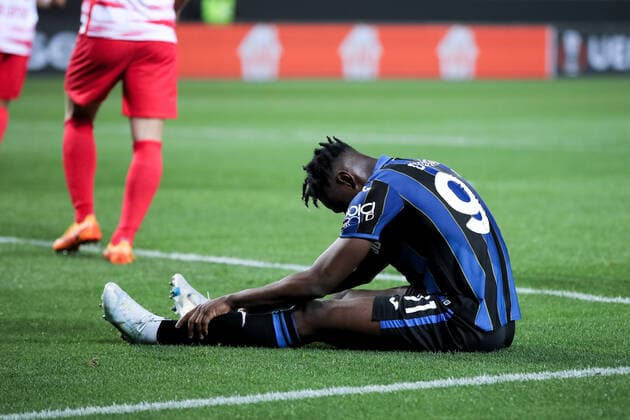 BERGAMO, ITALY - APRIL 14: Duvan Zapata striker for Atalanta B.C. disappointed at the end of the game during the Europa League football match between Atalanta and RB Leipzig at Gewiss Stadium on April 14, 2022 in Bergamo, Italy. (Photo by Stefano Nicoli Speed Media Icon Sportswire) SOCCER: APR 14 Europa League - RB Leipzig at Atalanta Icon2204140051