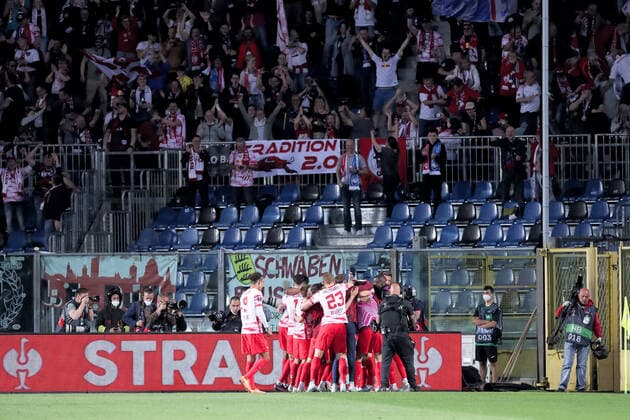 BERGAMO, ITALY - APRIL 14: Christopher Nkunku midfielder for Red Bull Leipzig celebrates after scoring with teammates during the Europa League football match between Atalanta and RB Leipzig at Gewiss Stadium on April 14, 2022 in Bergamo, Italy. (Photo by Stefano Nicoli Speed Media Icon Sportswire) SOCCER: APR 14 Europa League - RB Leipzig at Atalanta Icon2204140060