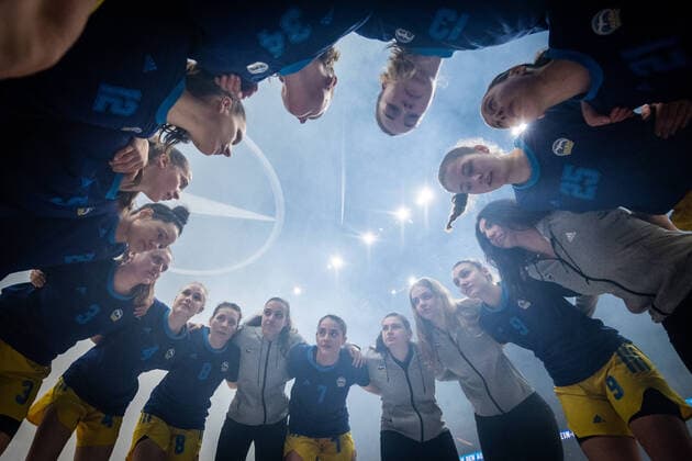 Bilder des Jahres 2022, Sport 04 April Sport Themen der Woche KW15 Sport Bilder des Tages Basketball Berlin 15.04.2022 Saison 2021 2022 2. Bundesliga Damen Frauen 2. DBBL Aufstiegsrunde Alba Berlin - Rhein-Main Baskets Team Alba vor dem Spiel *** Basketball Berlin 15 04 2022 season 2021 2022 2 Bundesliga Women Women 2 DBBL promotion round Alba Berlin Rhein Main Baskets Team Alba before the game