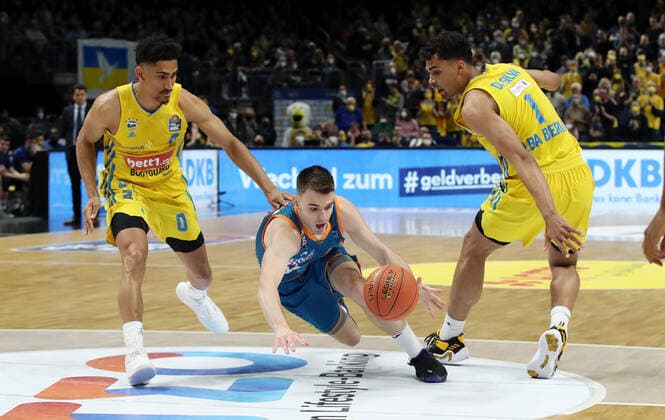 Maodo Lo, Fedor Zugic, Oscar da Silva action game scene duel sports basketball BBL Bundesliga men season 2021 2022 15 04 2022 ALBA Berlin vs ratiopharm Ulm